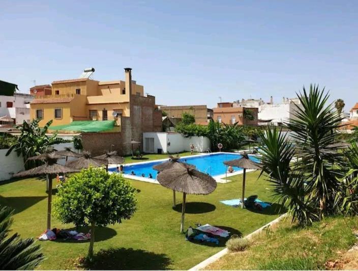 Apartamento con patio y piscina cerca de Sevilla La Algaba Exterior foto